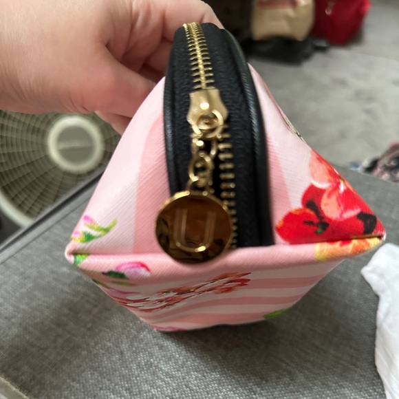 Cosmetic case - Picture 2 of 10